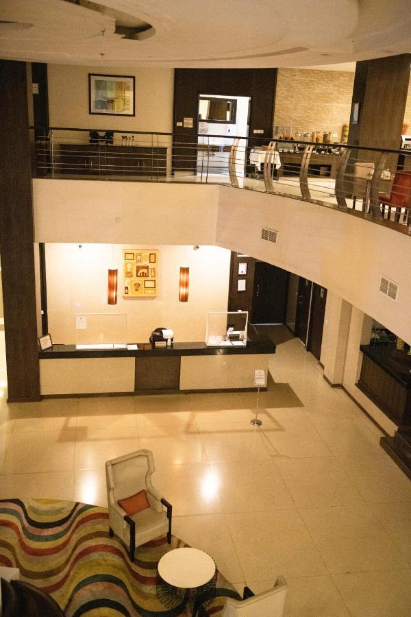 Acacia Premier Hotel 키수무 외부 사진