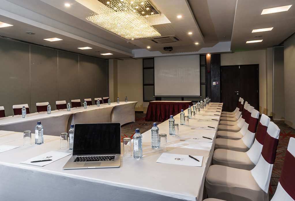 Acacia Premier Hotel 키수무 시설 사진
